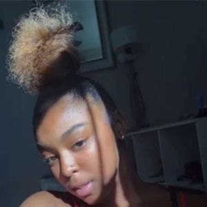 Meet your Posher, Monyae